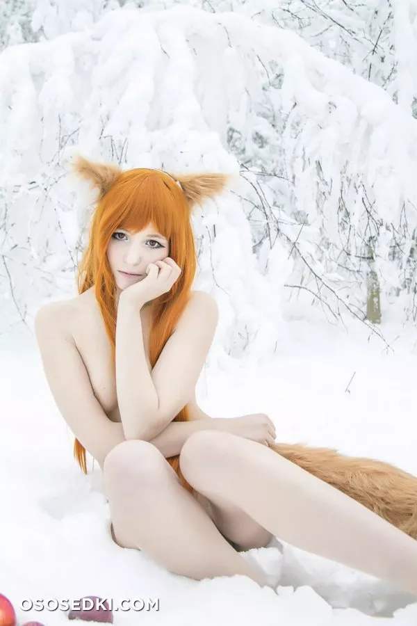 Tsuki Desu | Holo - 18