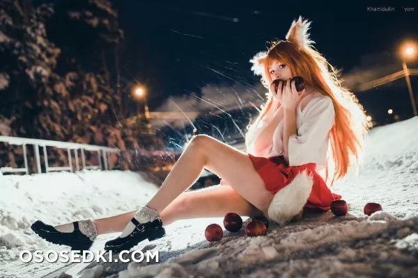 Tsuki Desu | Holo - 52