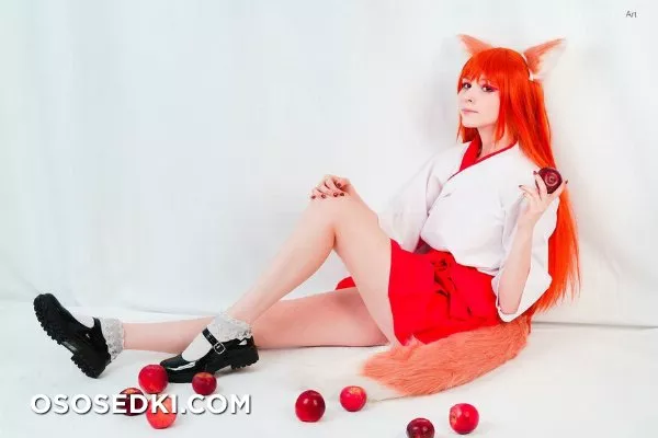 Tsuki Desu | Holo - 63