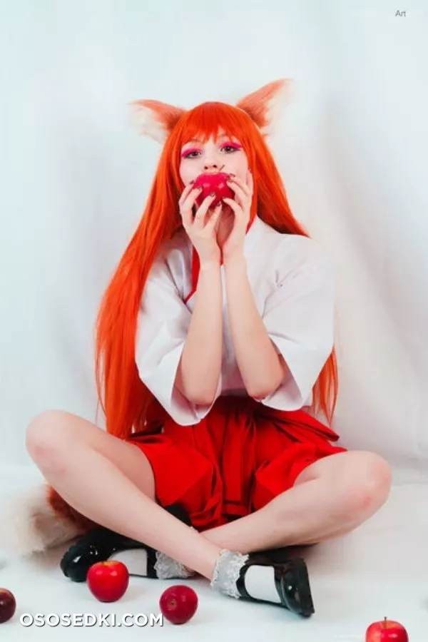 Tsuki Desu | Holo - 69