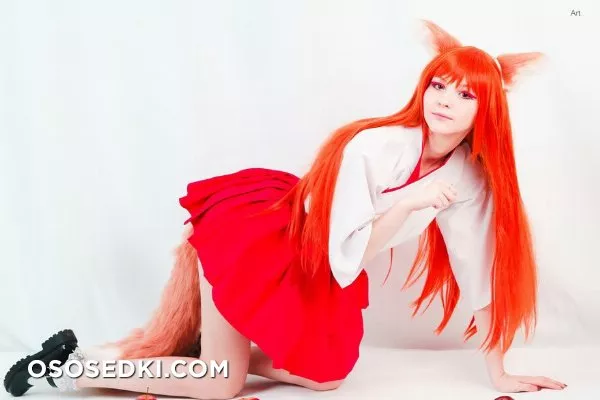 Tsuki Desu | Holo - 70