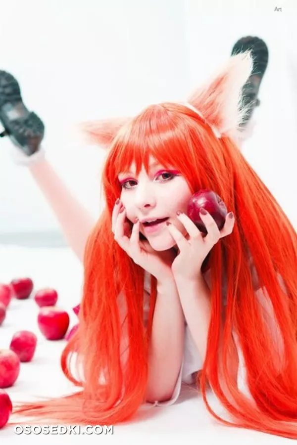Tsuki Desu | Holo - 72