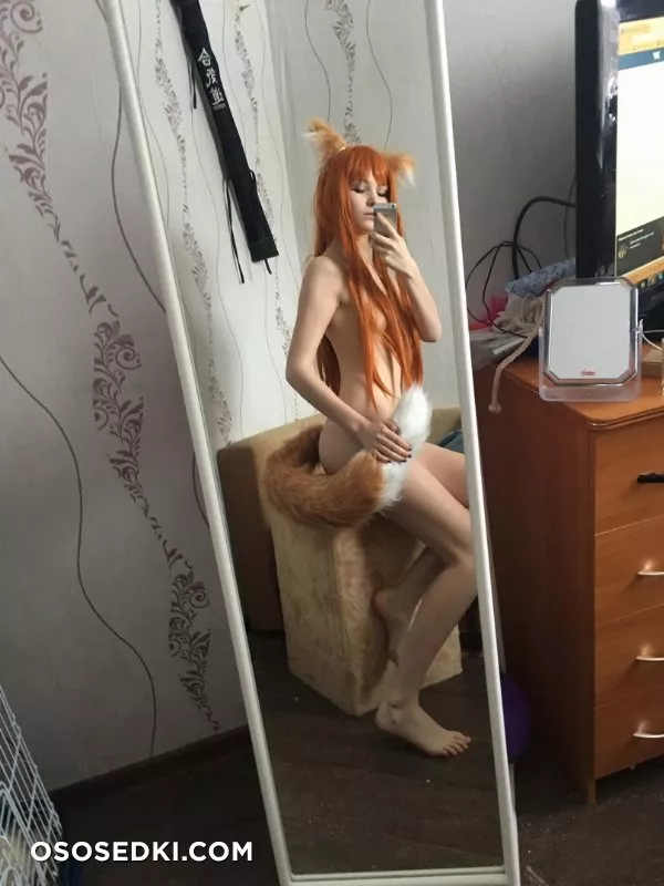 Tsuki Desu | Holo - 79
