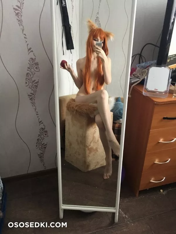 Tsuki Desu | Holo - 84