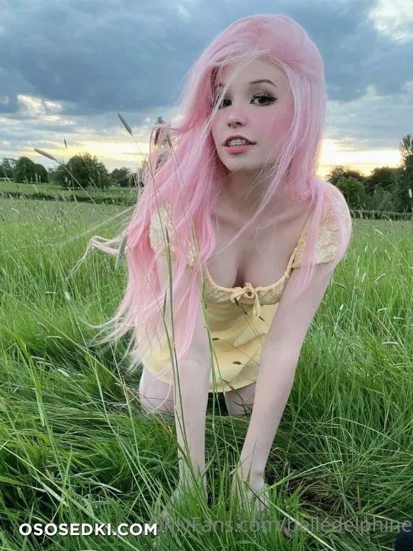 Belle Delphine Running in the field - 7