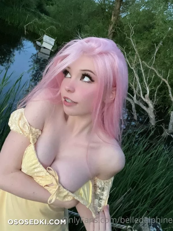 Belle Delphine Running in the field - 90