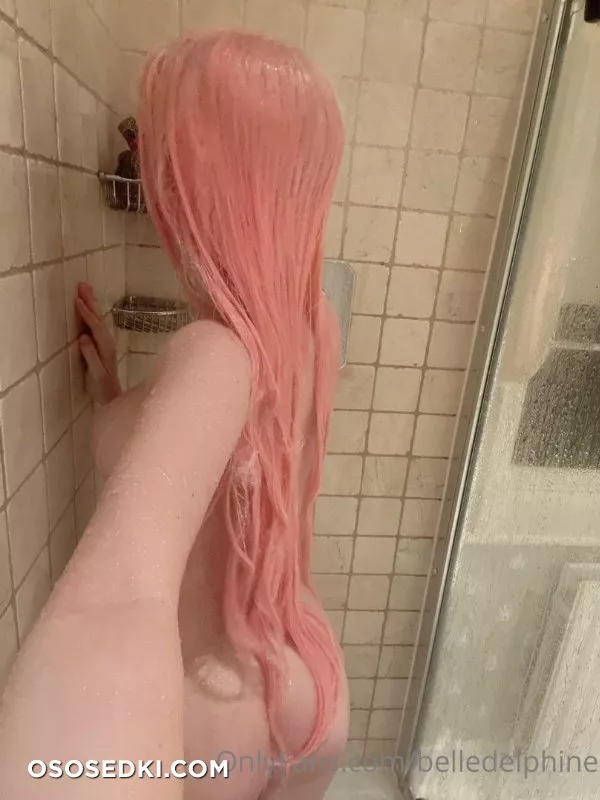 Belle Delphine In the bathroom - 8