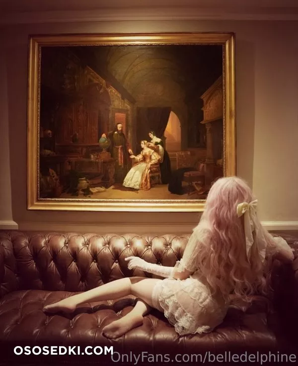 Belle Delphine Candles and paintings - 1