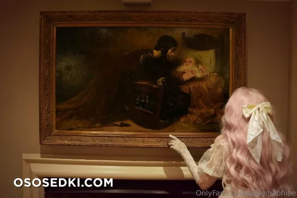 Belle Delphine Candles and paintings - 8