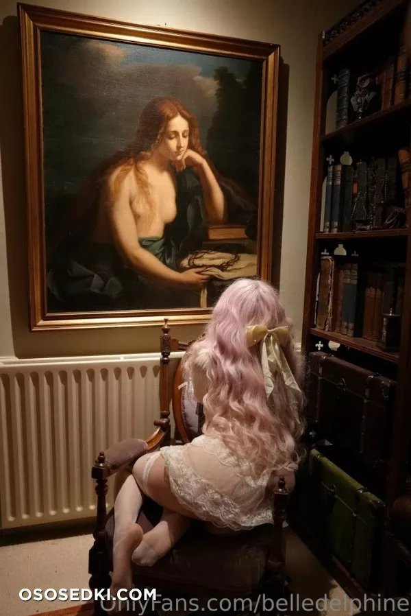 Belle Delphine Candles and paintings - 12