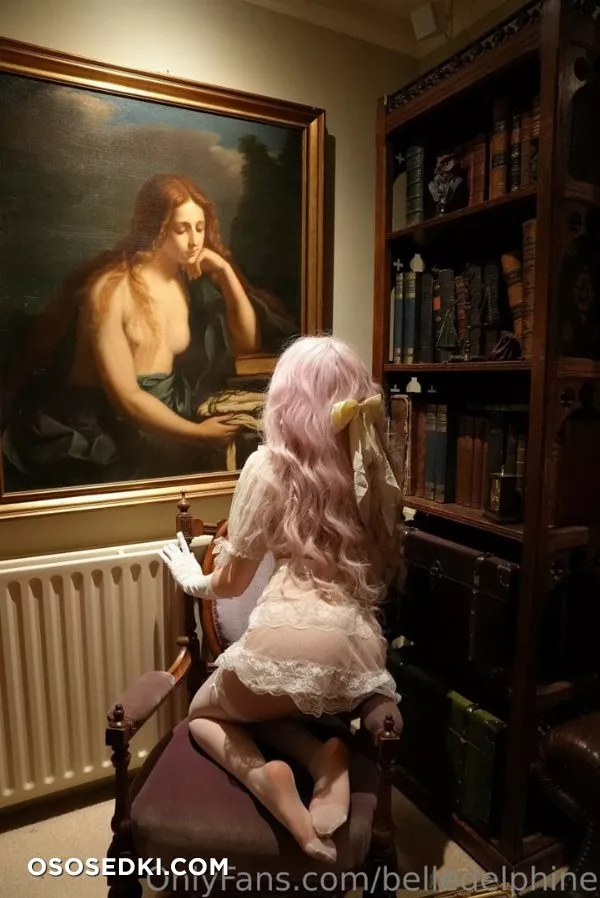 Belle Delphine Candles and paintings - 15