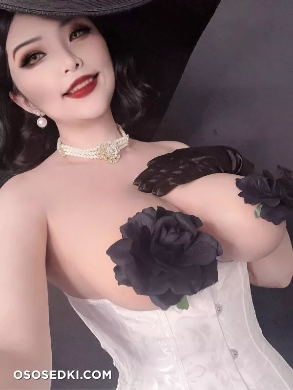 Hana Bunny - Resident Evil - Lady Dimitrescu - 16