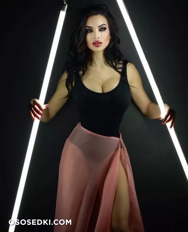 Beautiful Women from the Dark Side - 51