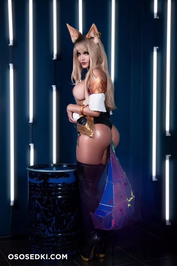 Kalinka Fox - KDA Ahri - 23