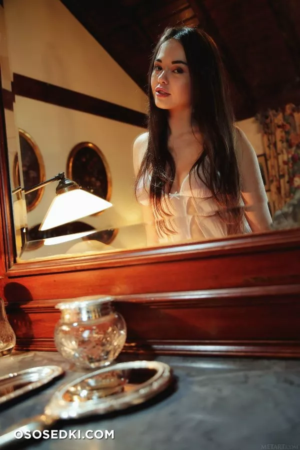 Li Moon - Sitting Pretty - 15
