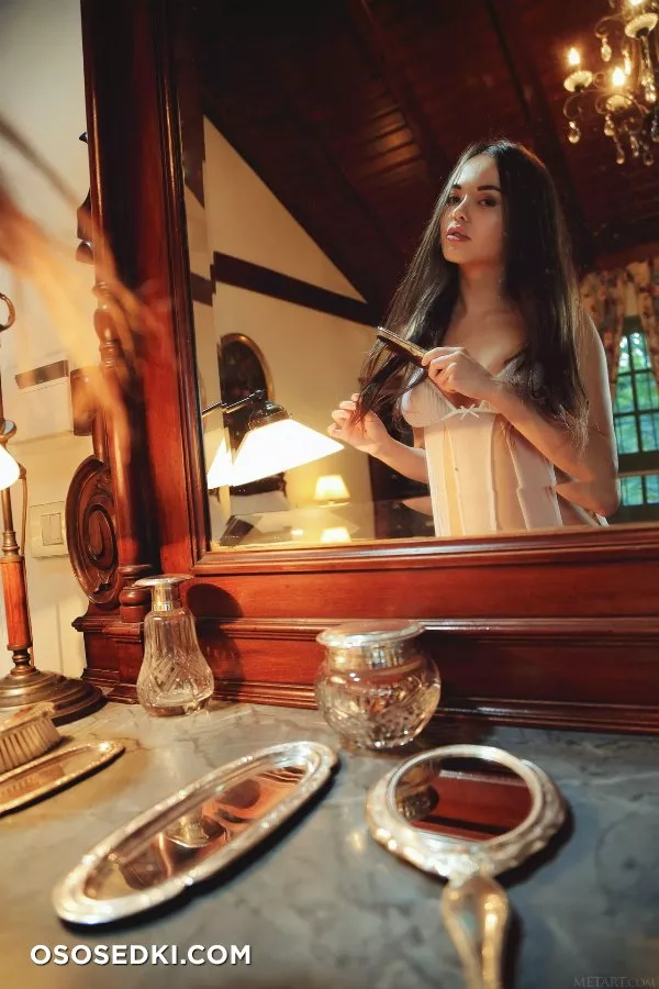 Li Moon - Sitting Pretty - 16