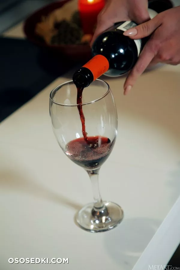 Valery Leche - Red on Red Wine  (2020) - 6