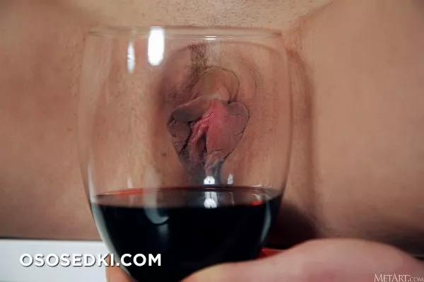 Valery Leche - Red on Red Wine  (2020) - 37