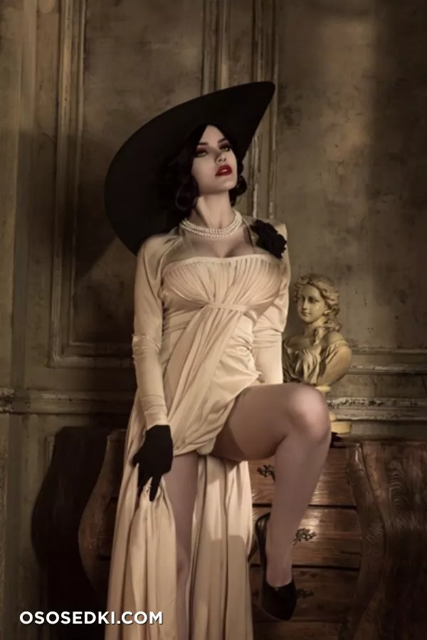 Kalinka Fox - Alcina Dimitrescu - 5