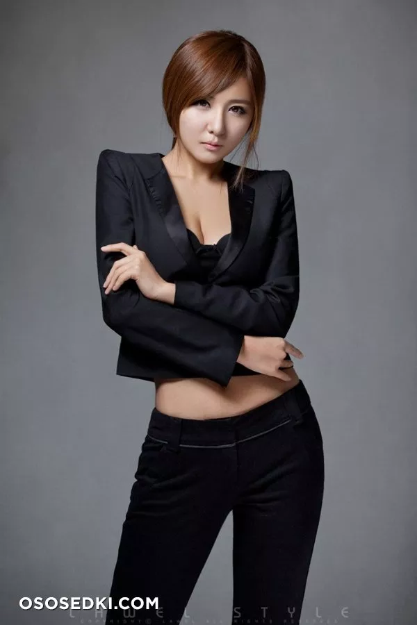 Ryu Ji Hye - 33