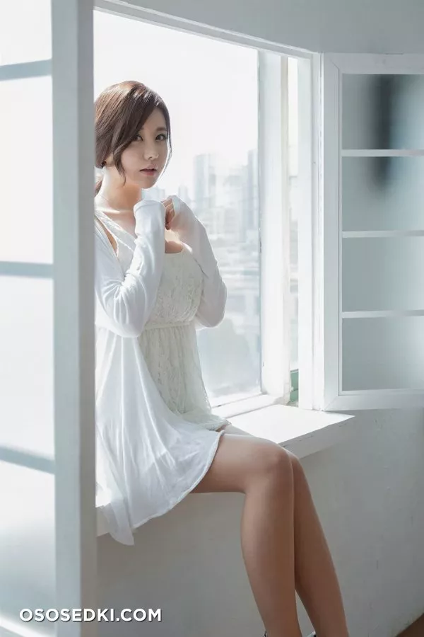 Ryu Ji Hye - 38