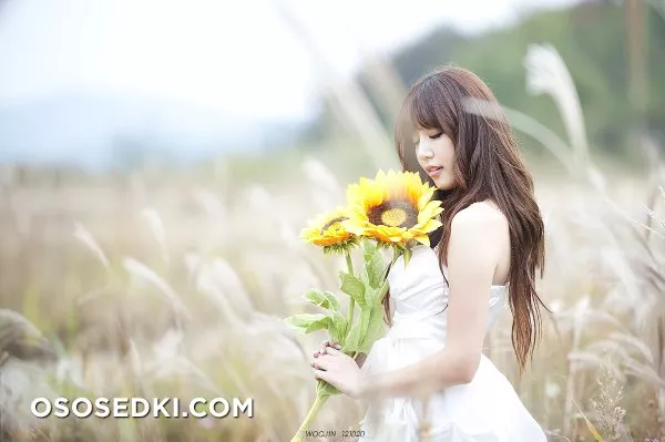 Hong Ji Yeon - 70
