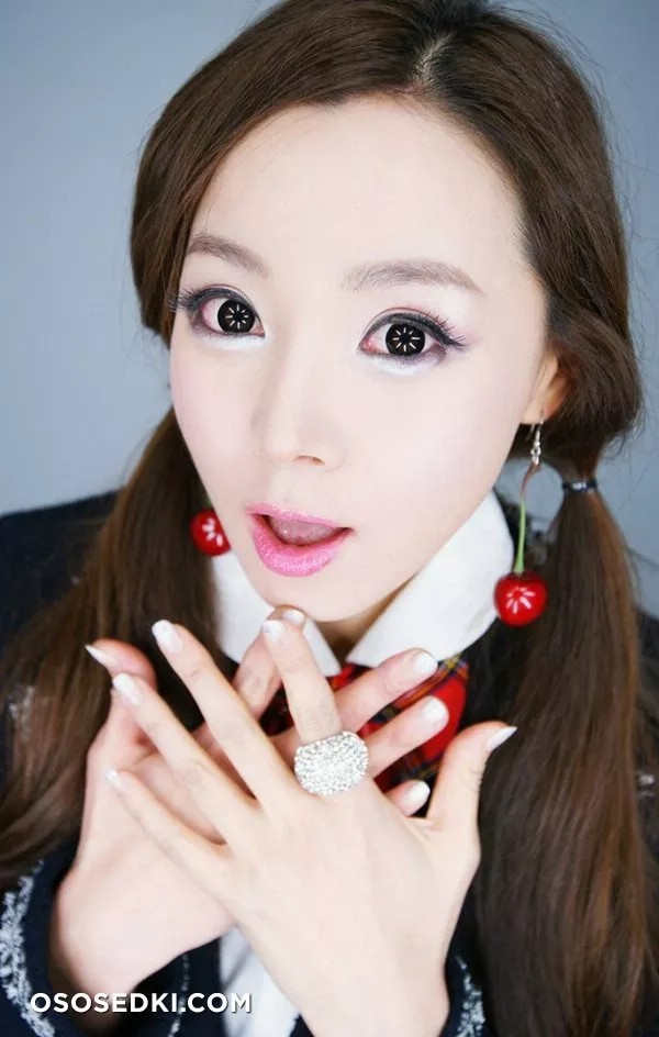 Min Seo Hee - 27