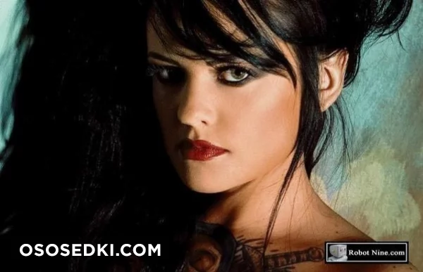 Amina Munster - 26