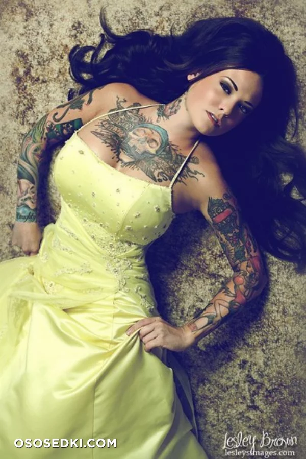 Amina Munster - 36