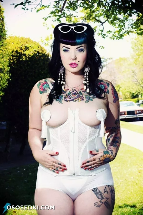 Sarah Rochelle - 31