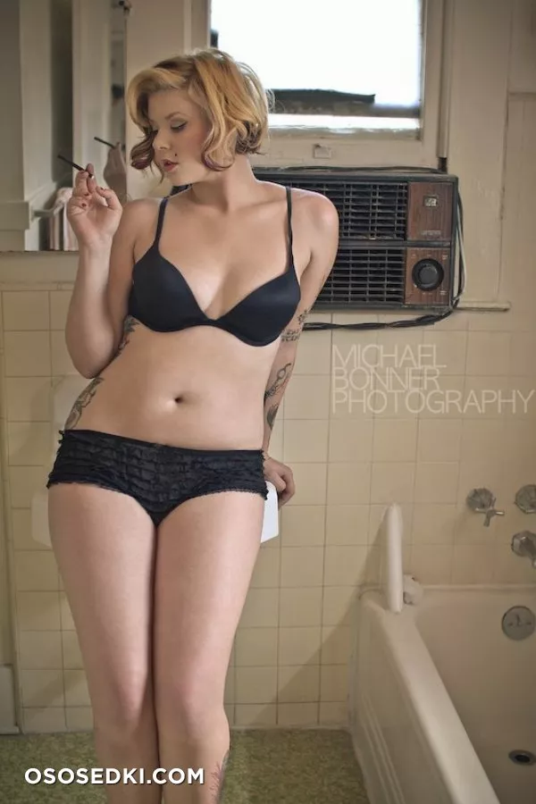 Sarah Rochelle - 36