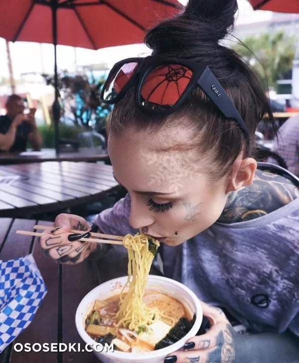 Monami Frost - 300