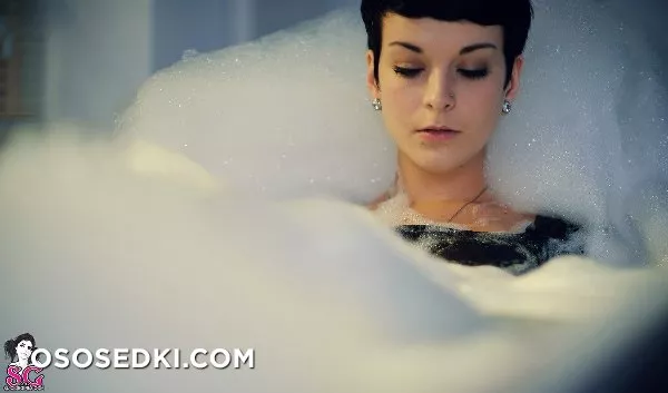 Essence - Bathroom Habits - 21