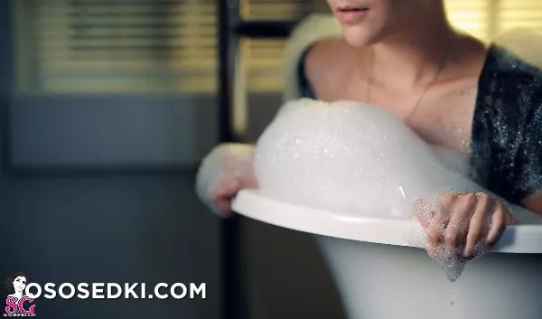 Essence - Bathroom Habits - 31