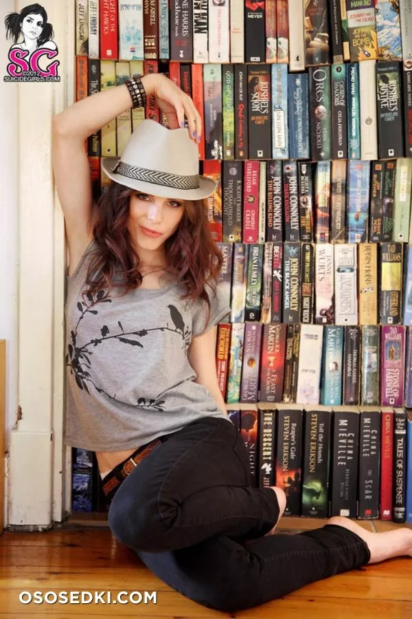 Lumo - Bibliophile - 2