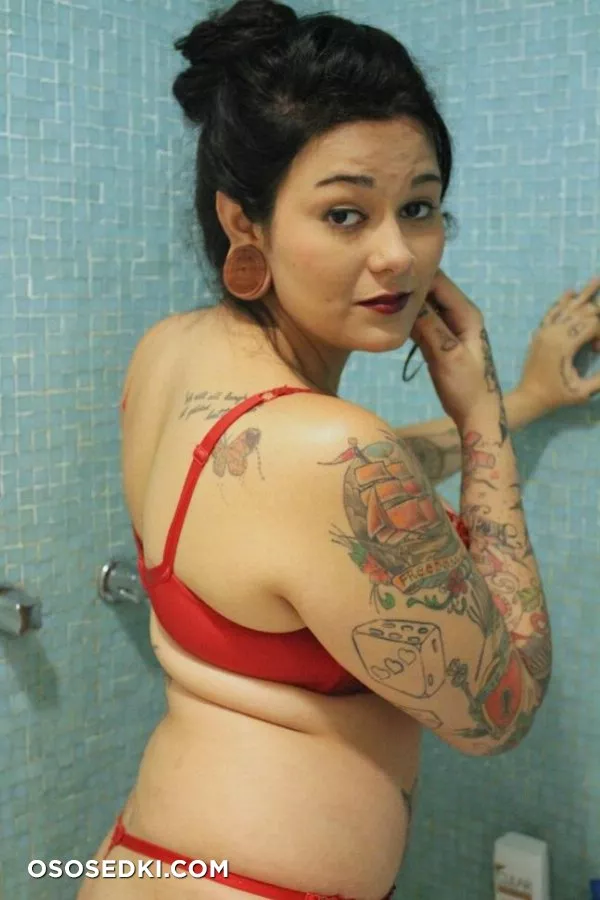Wolfsqueen - A Hot Day In A Hot Tub - 11