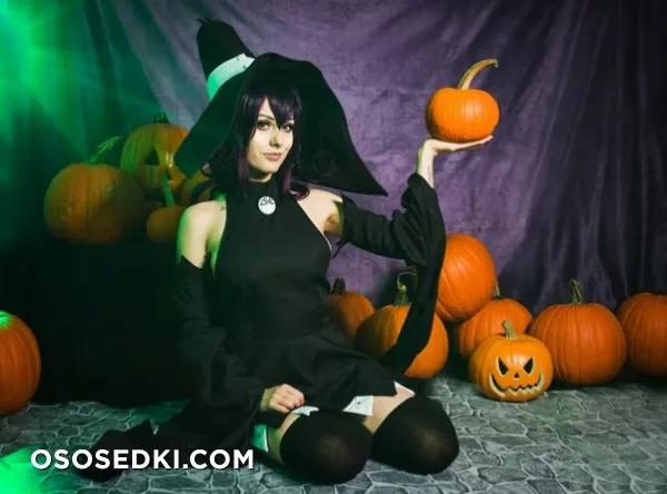 Rolyatistaylor  patreon cosplay - Halloween witch - 6