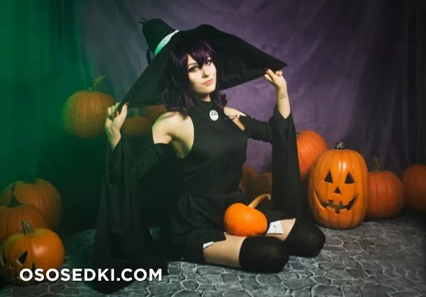 Rolyatistaylor  patreon cosplay - Halloween witch - 8