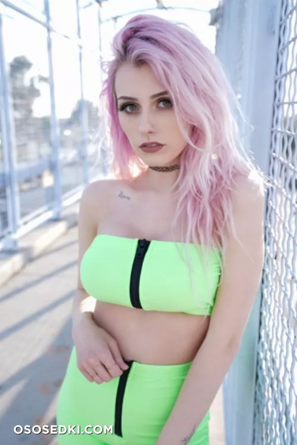 Rolyatistaylor - Green Neon patreon set - 7