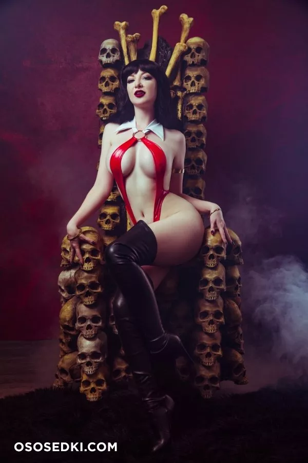 Ashlynne Dae _ Vampirella - 3