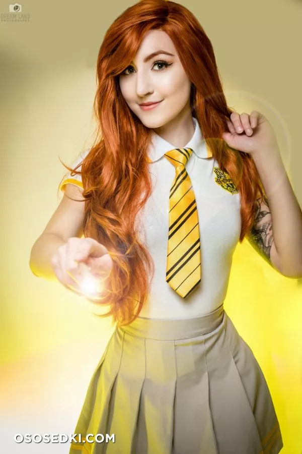 Luxlo cosplay - Hufflepuff Student (Harry Potter) patreon cospla - 7