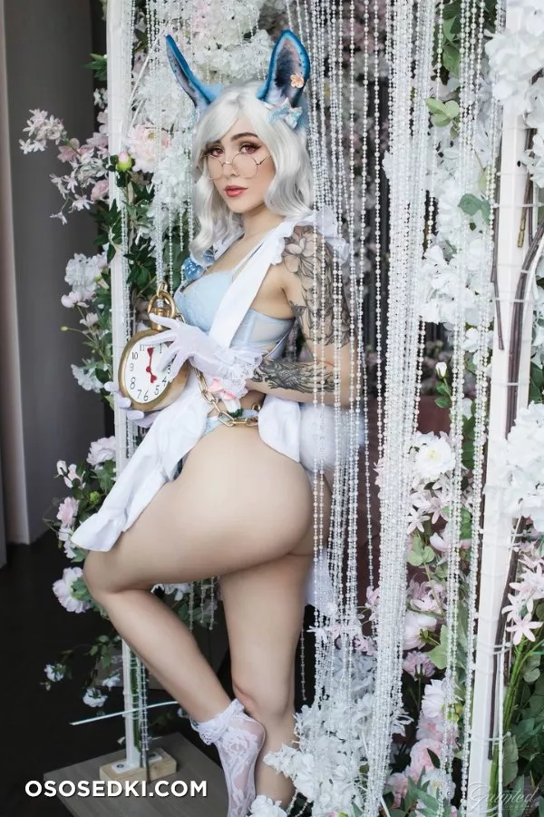 Luxlo cosplay - Wonderland Boudoir patreon set - 23