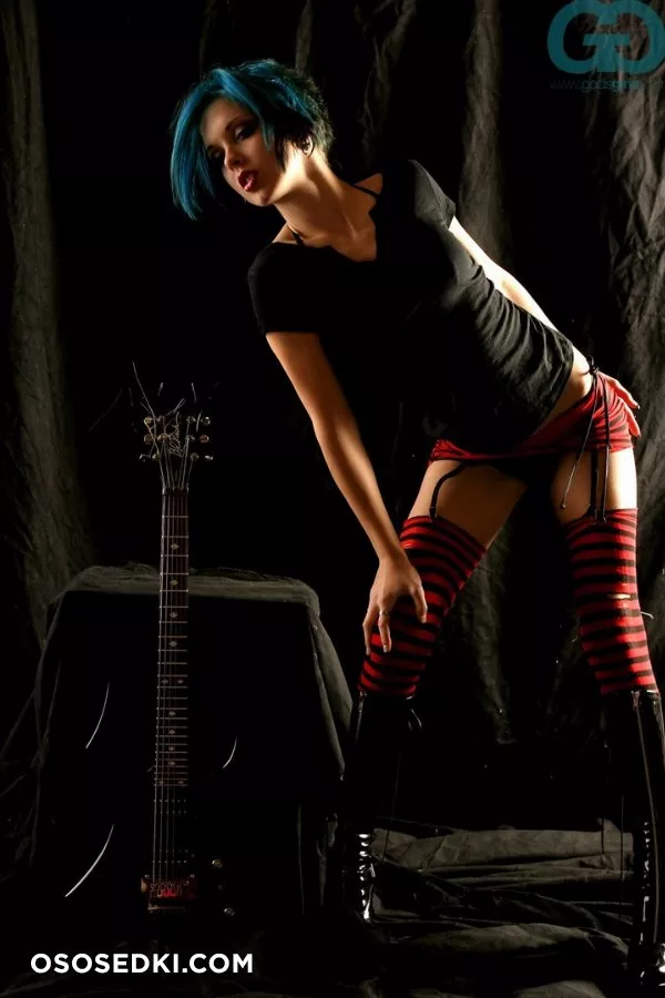 SaraOnTheInternet. Striped Stockings. Guitar - 3
