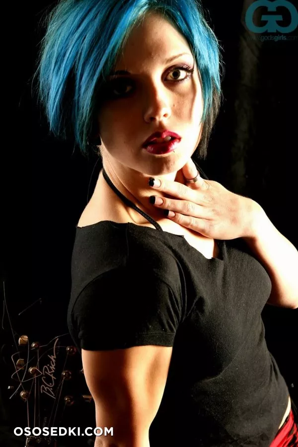 SaraOnTheInternet. Striped Stockings. Guitar - 4