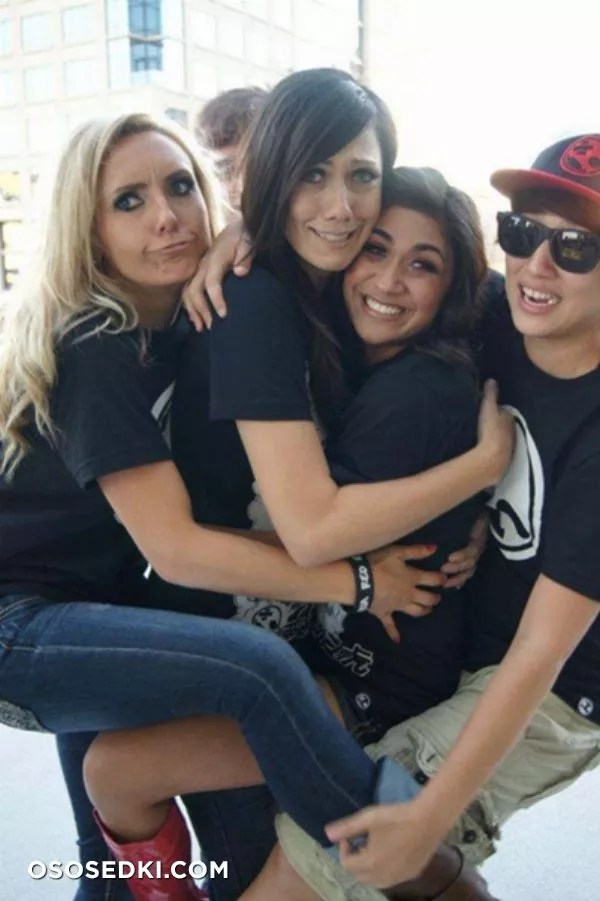 Jessica Nigri and Lindsay Elyse - 32