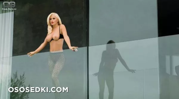 Дженни Маккарти (Jenny McCarthy) голая. Украденное фото - 13