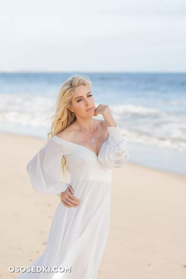 Хайди Монтаг голая - фото Heidi Montag в бикини - 240