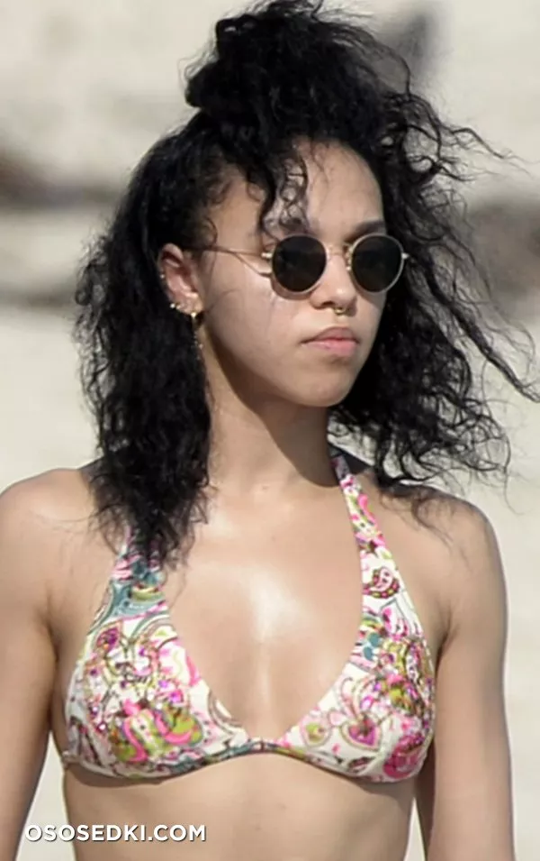 Талия Дебретт Барнетт (FKA Twigs) - 18