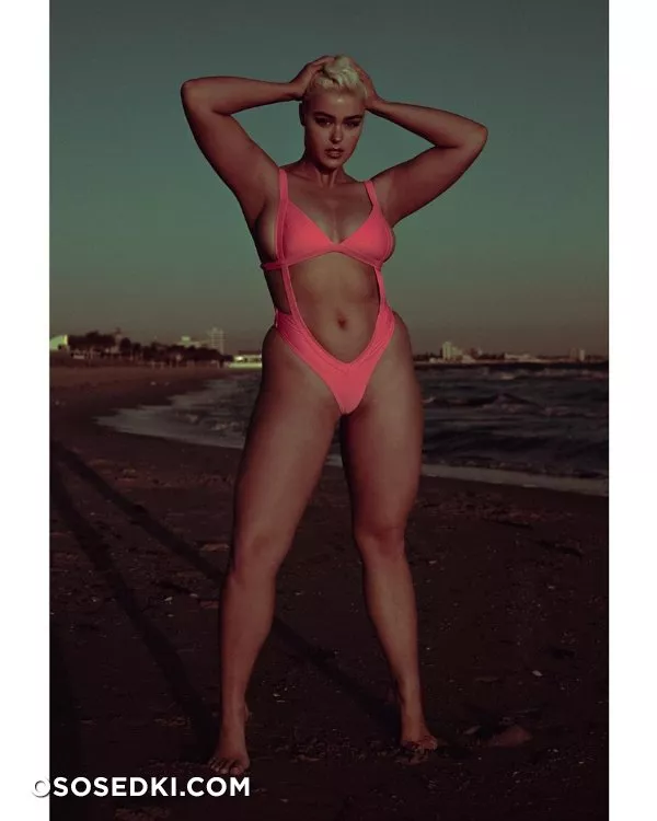 Стефания Феррарио голая - фото Stefania Ferrario - 305