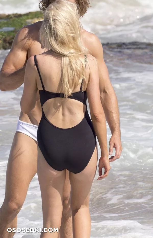 Лара Стоун голая - фото Lara Stone - 5